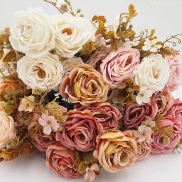 Antik nyílott rózsacsokor