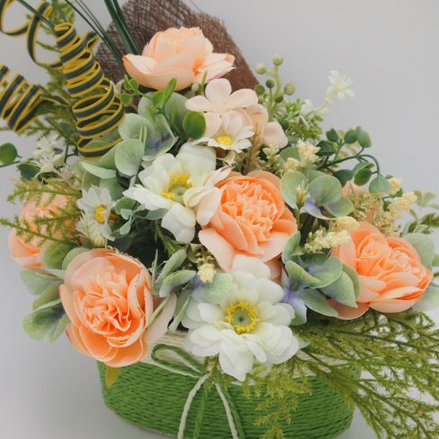 Peóniás kompozíció zöld-fehér kosárban - 5db egyforma