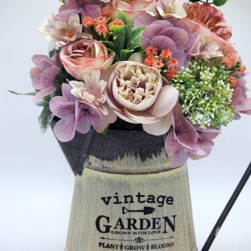 Selyem kompozíció nagy bádog kancsóban