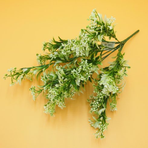 Fehér végű műanyag zöld növény 2