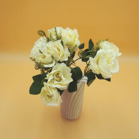 Nyílott kis rózsacsokor 10