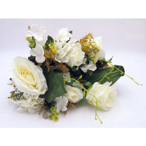 Nyílottrózsa-hortenzia csokor