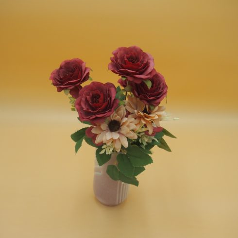 Kisfejű rózsa és margaréta csokor